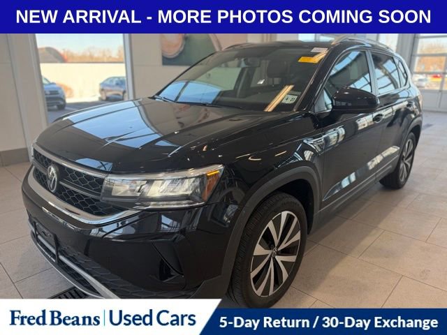 Used 2022 Volkswagen Taos SE w/ Panoramic Sunroof Package image 3