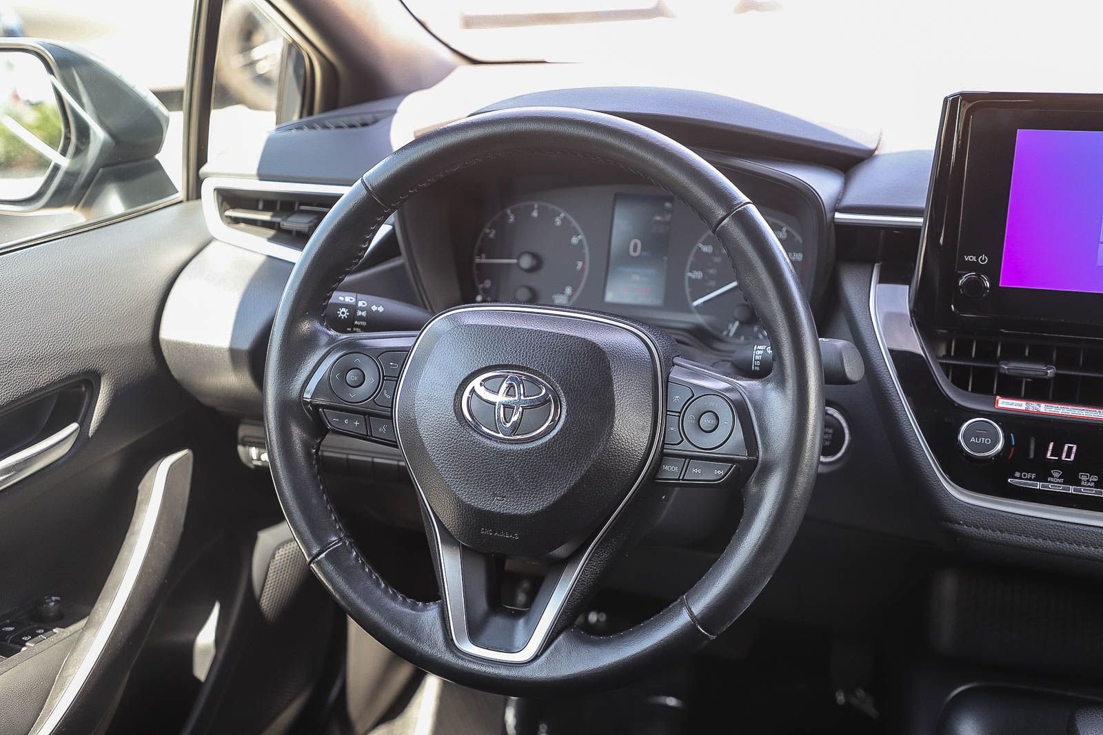 Certified 2025 Toyota Corolla SE FWD image 15