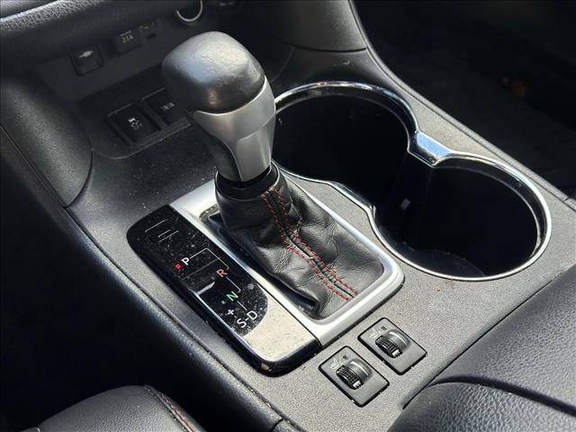 Used 2019 Toyota Highlander SE w/ Phone Cable & Charge Package image 17
