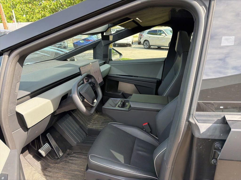 Used 2025 Tesla Cybertruck AWD Crew Cab image 6