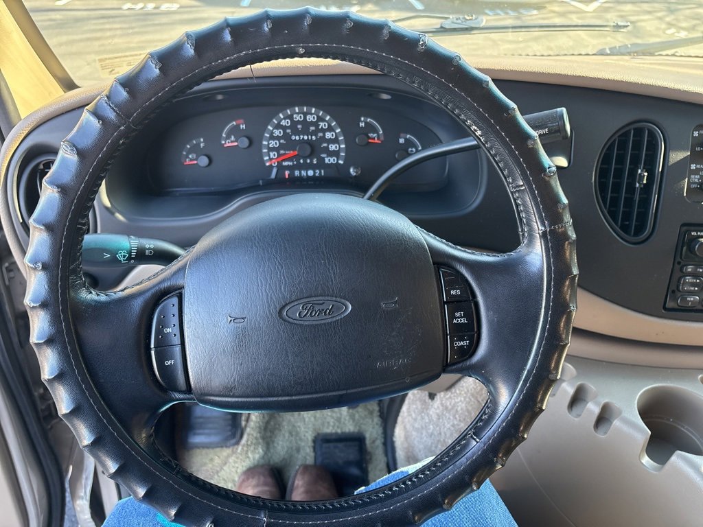 Used 2002 Ford E-150 and Econoline 150 image 10