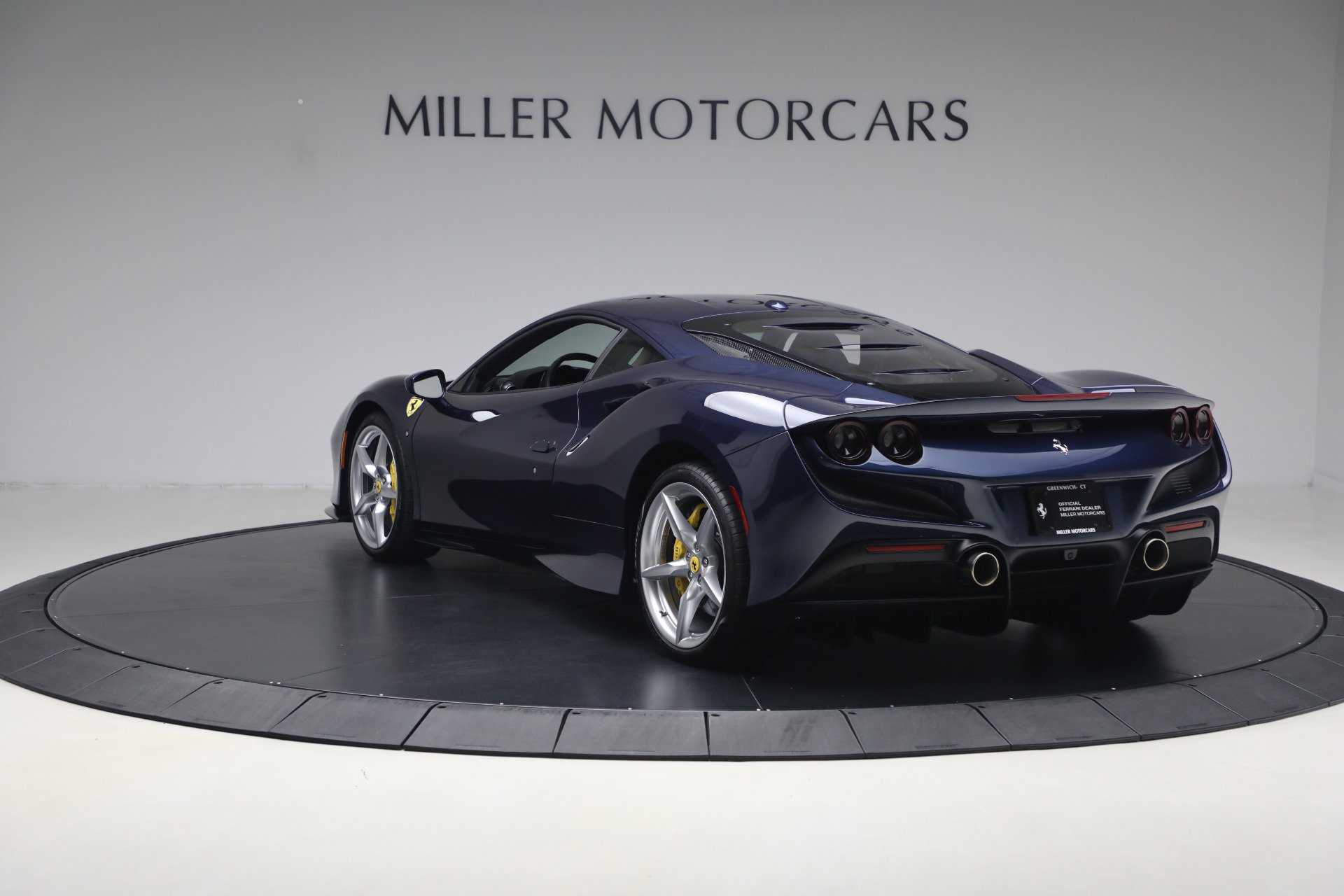 Certified 2022 Ferrari F8 Tributo RWD image 5