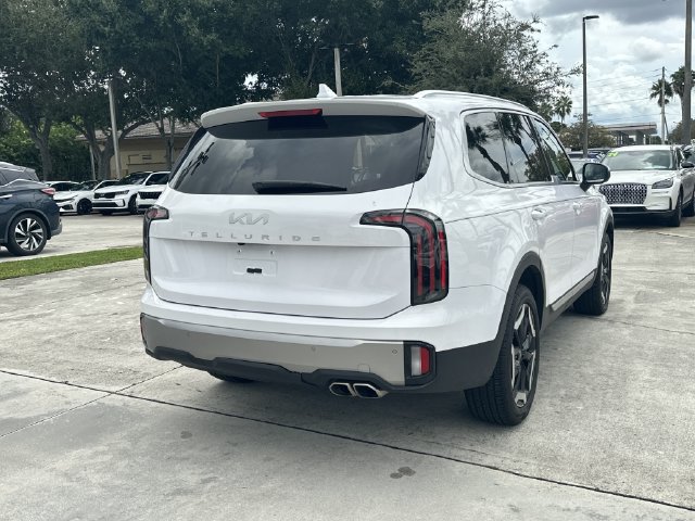 Certified 2025 Kia Telluride EX w/ EX Captain's Chair Package FWD image 6