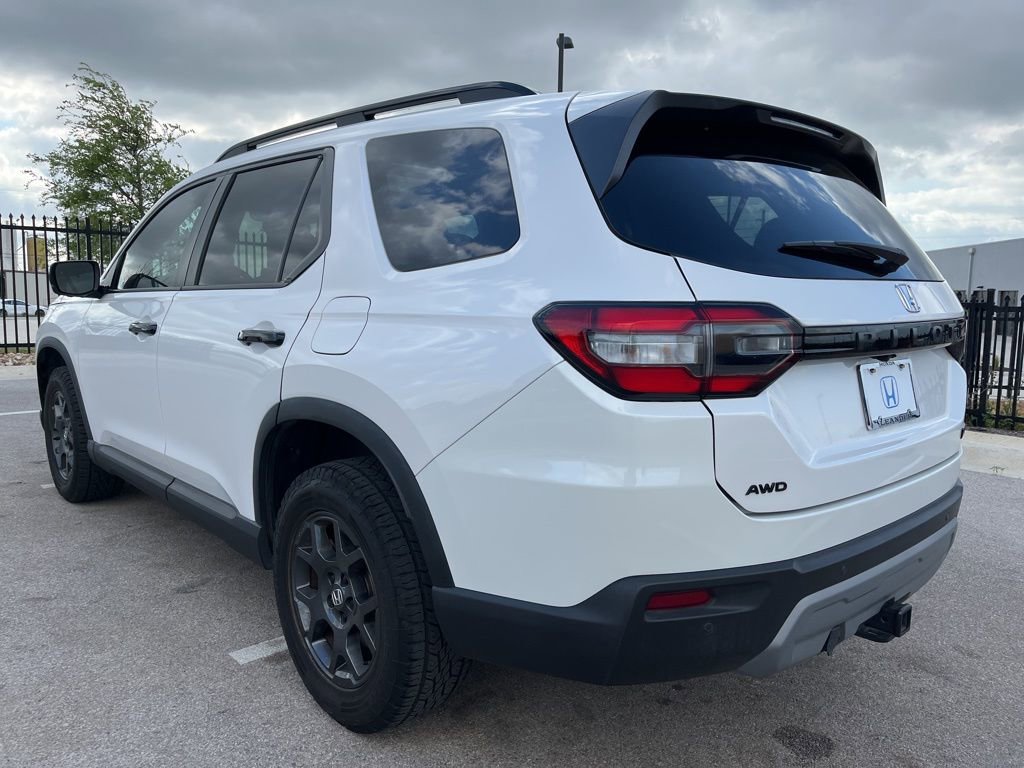 Certified 2023 Honda Pilot TrailSport image 6