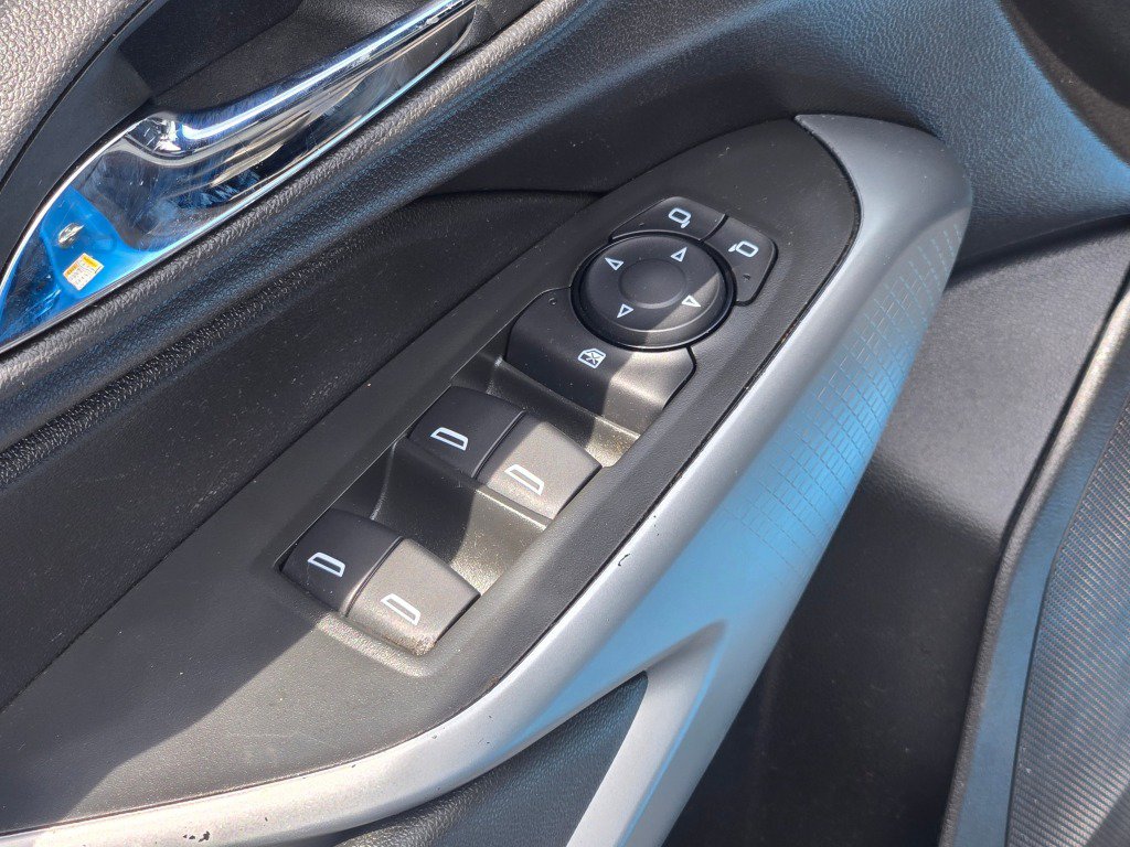 Used 2025 Chevrolet Trax RS FWD image 18