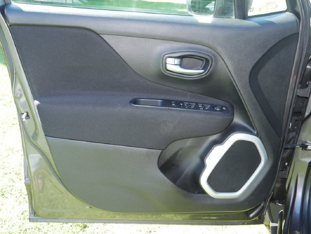 Used 2019 Jeep Renegade Sport w/ Sport Appearance Group AWD/4WD image 11