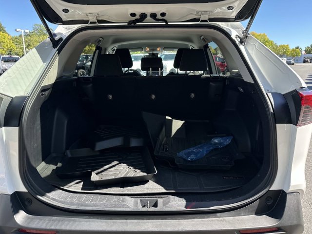 Used 2019 Toyota RAV4 LE AWD/4WD image 28
