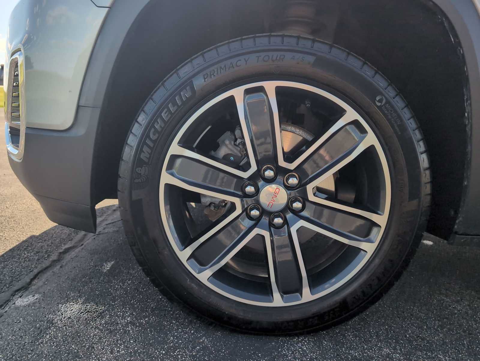 Used 2023 GMC Acadia SLT w/ Preferred Package FWD image 33