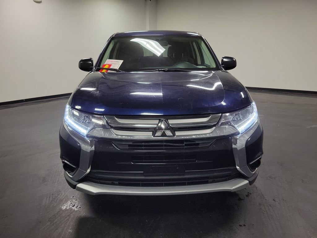 Used 2018 Mitsubishi Outlander SE image 2