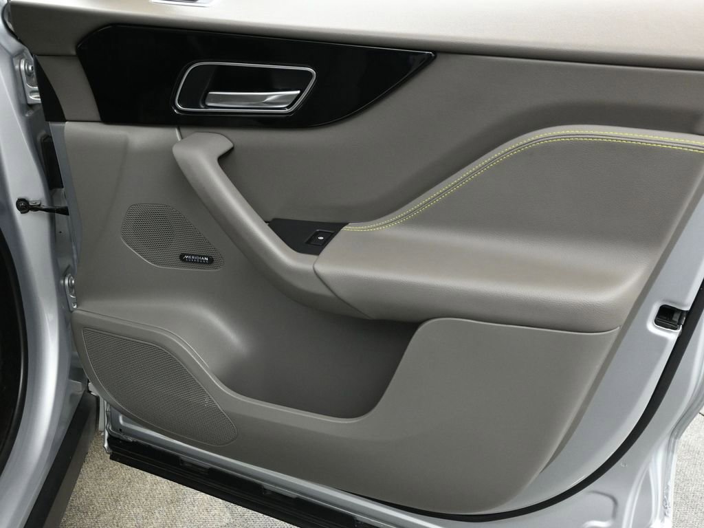 Used 2020 Jaguar F-PACE R-Sport image 20