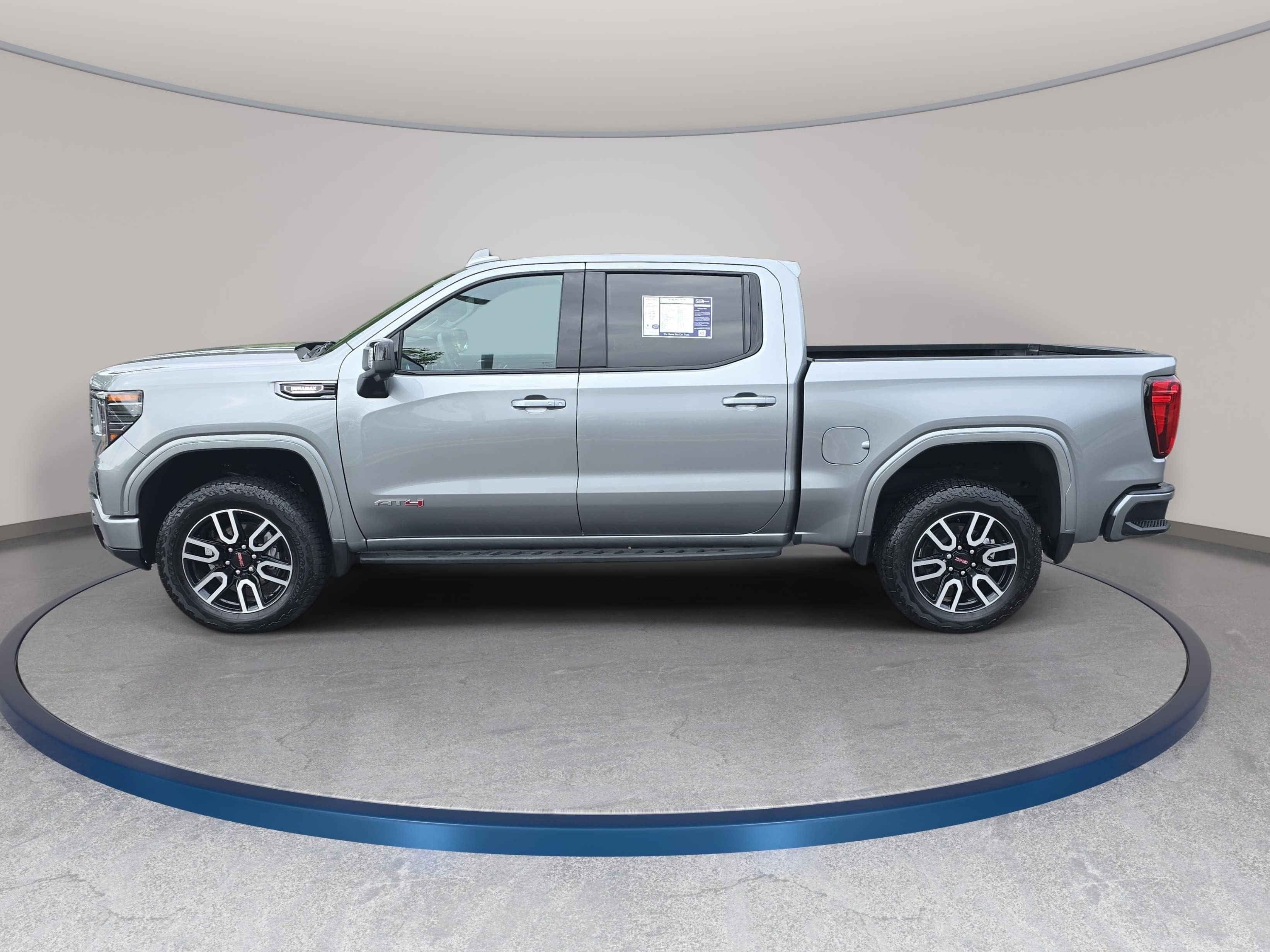 Used 2025 GMC Sierra 1500 AT4 w/ AT4 Premium Package AWD/4WD image 8