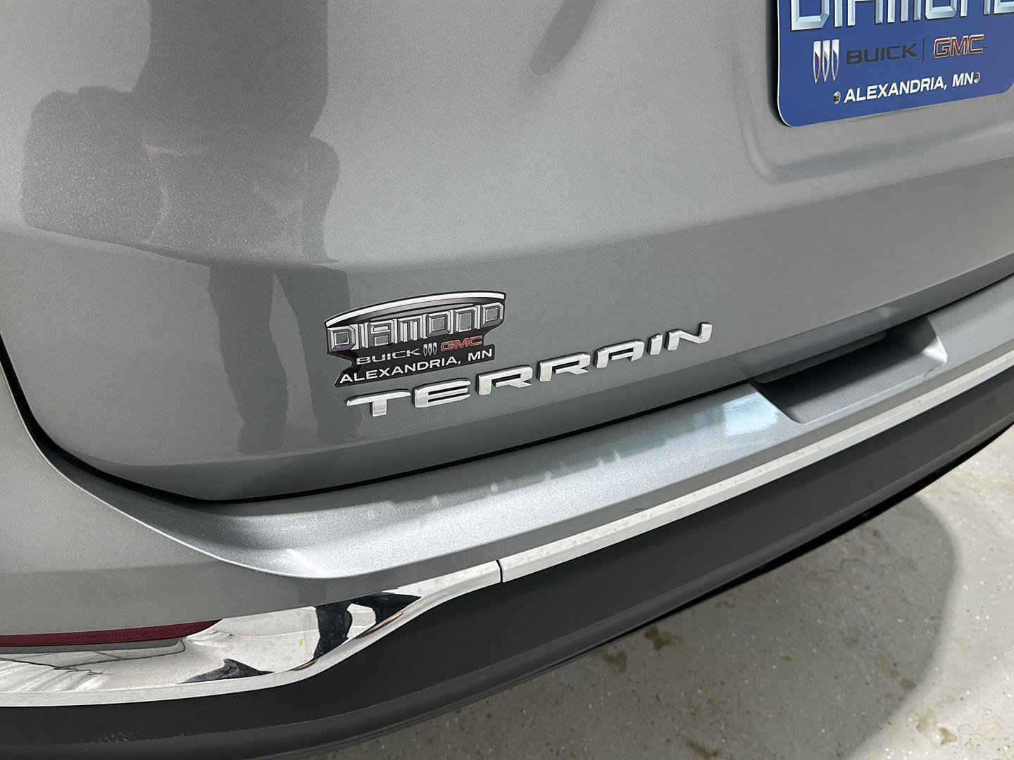 Used 2024 GMC Terrain SLT image 31