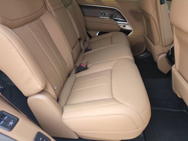 New 2026 Land Rover Range Rover Long Wheelbase SE AWD/4WD image 17