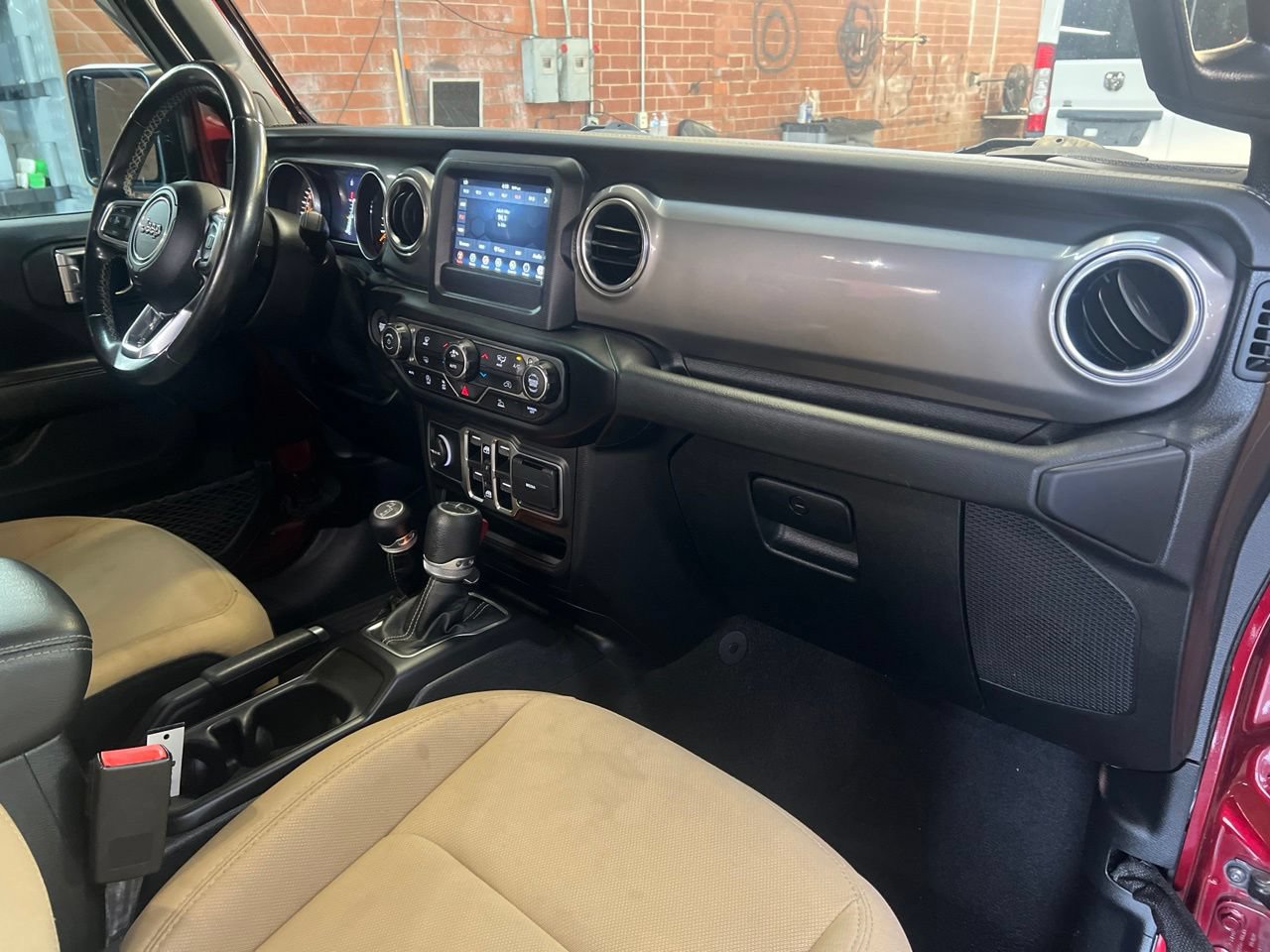Used 2021 Jeep Gladiator Overland AWD/4WD image 25