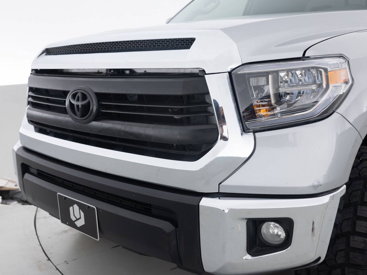 Used 2015 Toyota Tundra SR5 w/ SR5 Upgrade Package RWD image 16