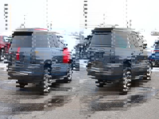 Used 2020 Chevrolet Suburban Premier image 4