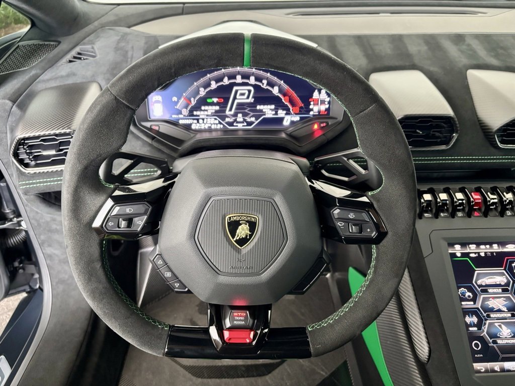Used 2022 Lamborghini Huracan STO image 12
