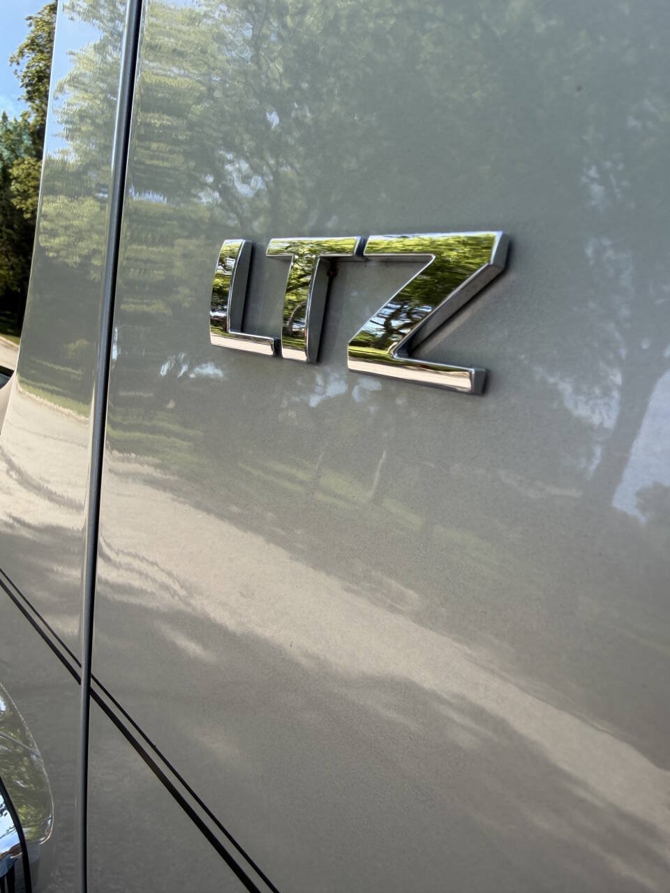 Used 2012 Chevrolet Suburban LTZ AWD/4WD image 24