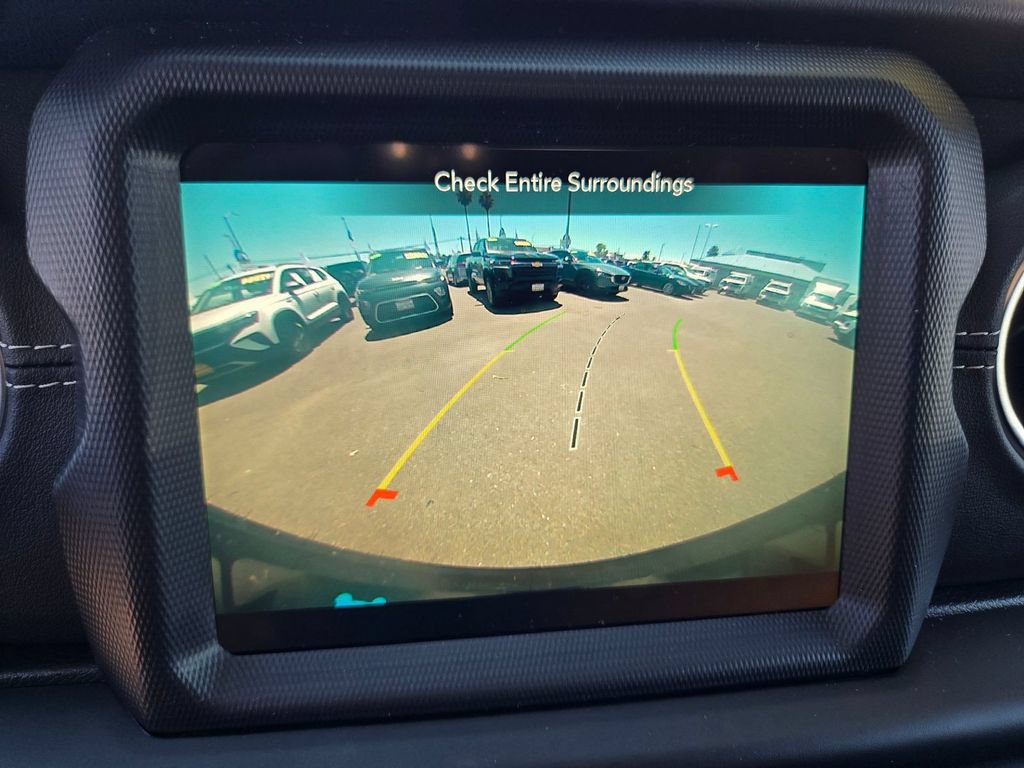 Used 2022 Jeep Wrangler Unlimited Sahara AWD/4WD image 8