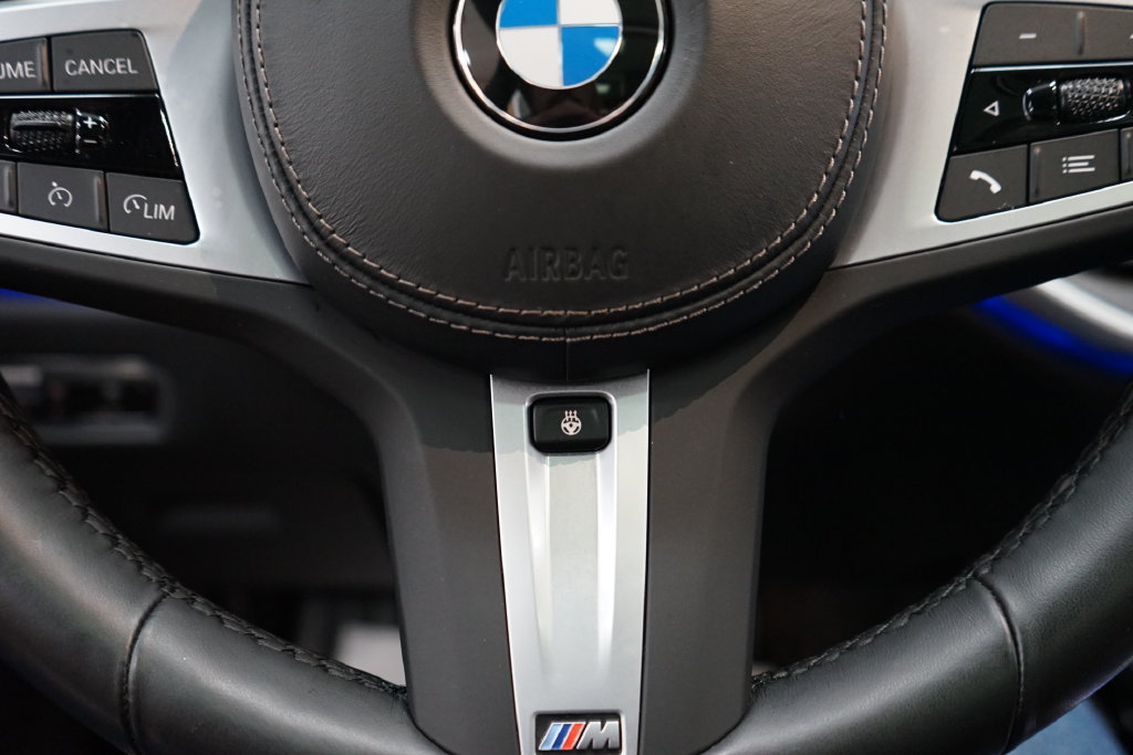 Used 2022 BMW X7 xDrive40i w/ M Sport Package AWD/4WD image 39