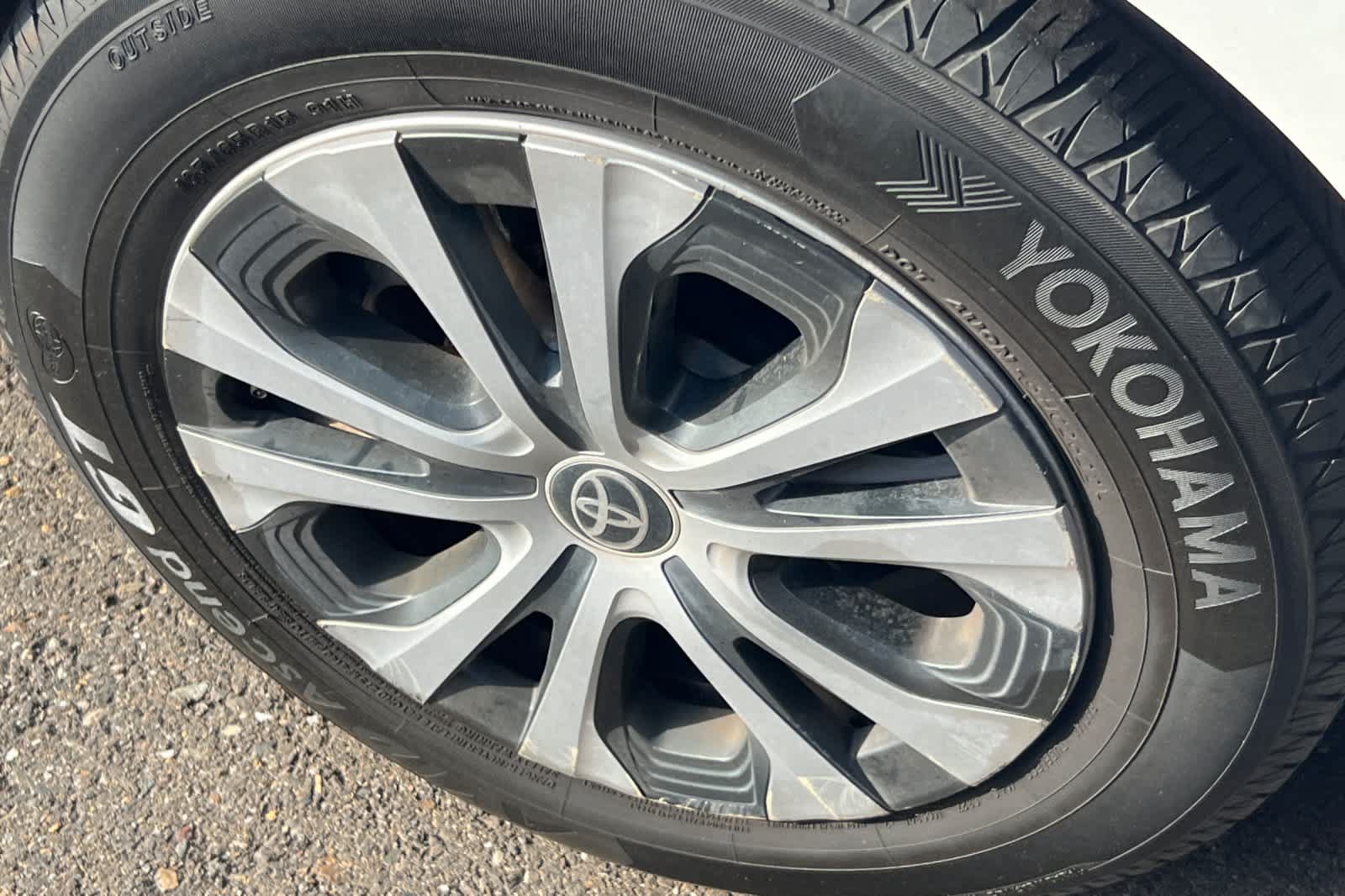 Used 2020 Toyota Corolla LE FWD image 17