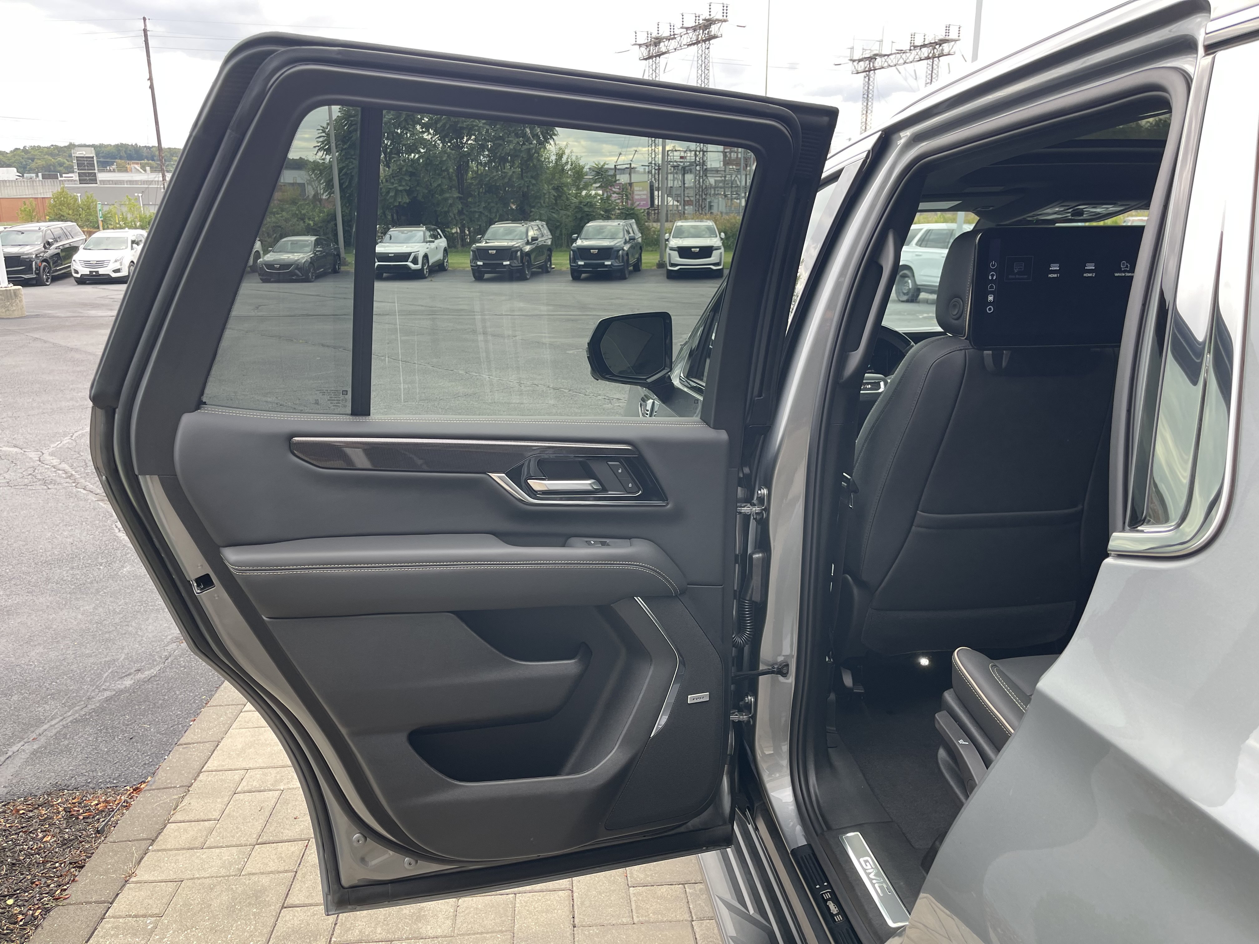Used 2026 GMC Yukon Elevation w/ Elevation Premium Package AWD/4WD image 24