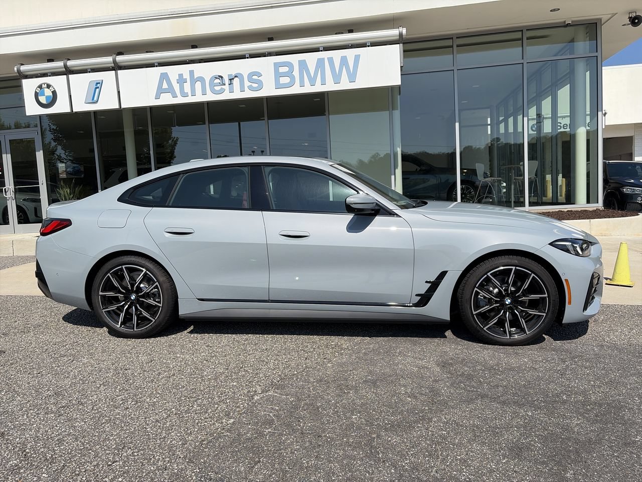 Used 2026 BMW i4 eDrive40 w/ M Sport Package RWD image 9