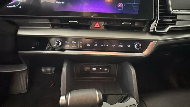 Used 2025 Kia Sportage EX FWD image 22
