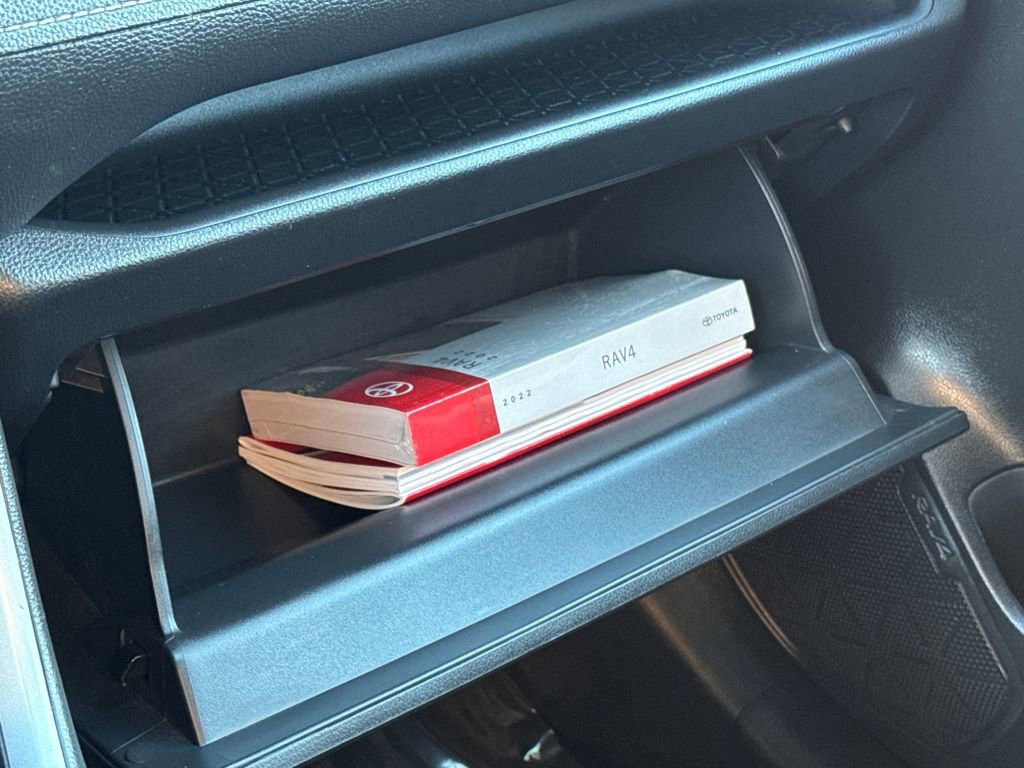 Used 2022 Toyota RAV4 LE image 27