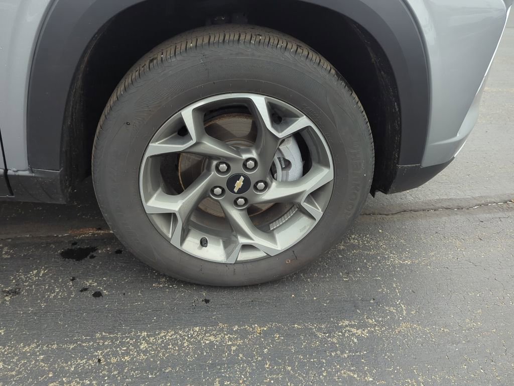 Certified 2024 Chevrolet Trax LT w/ Driver Confidence Package image 9