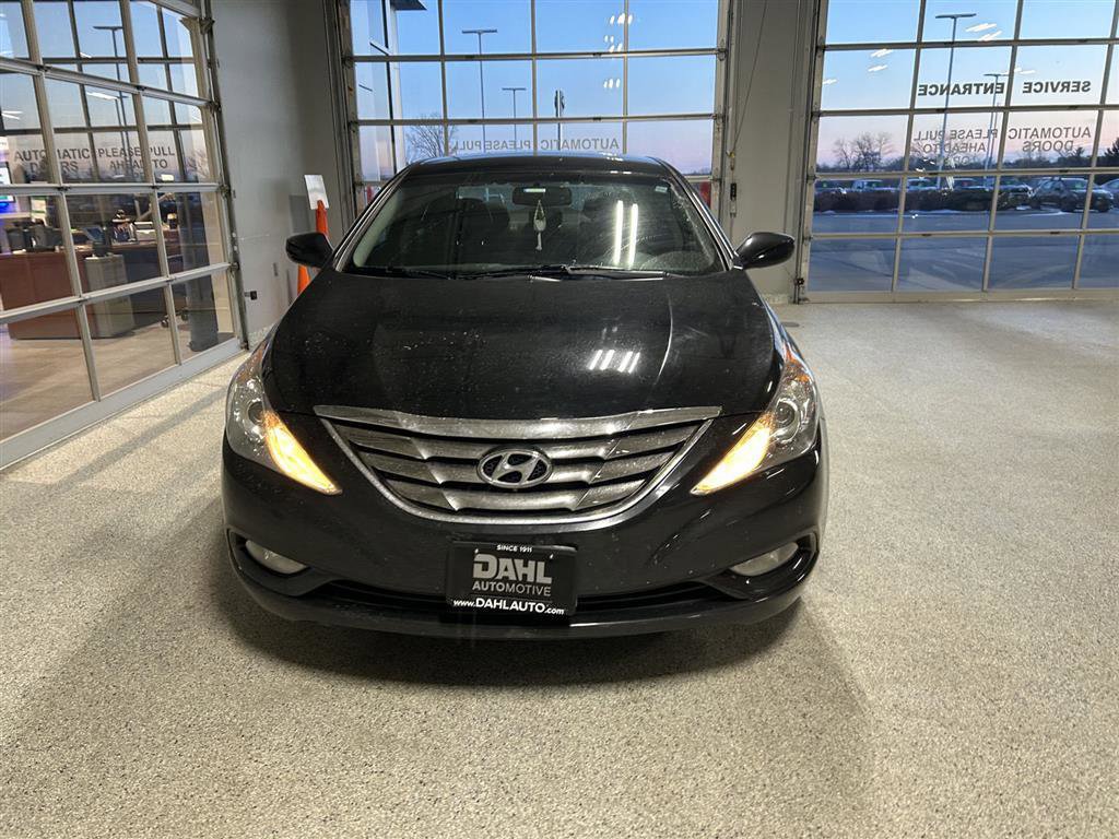 Used 2013 Hyundai Sonata SE FWD image 2