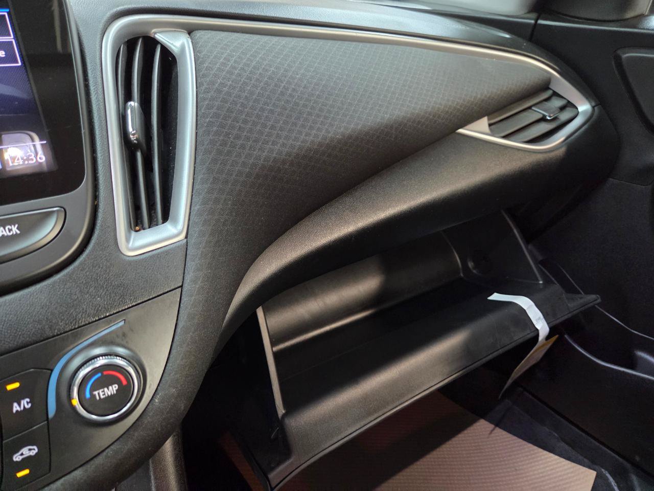 Used 2021 Chevrolet Malibu RS FWD image 28
