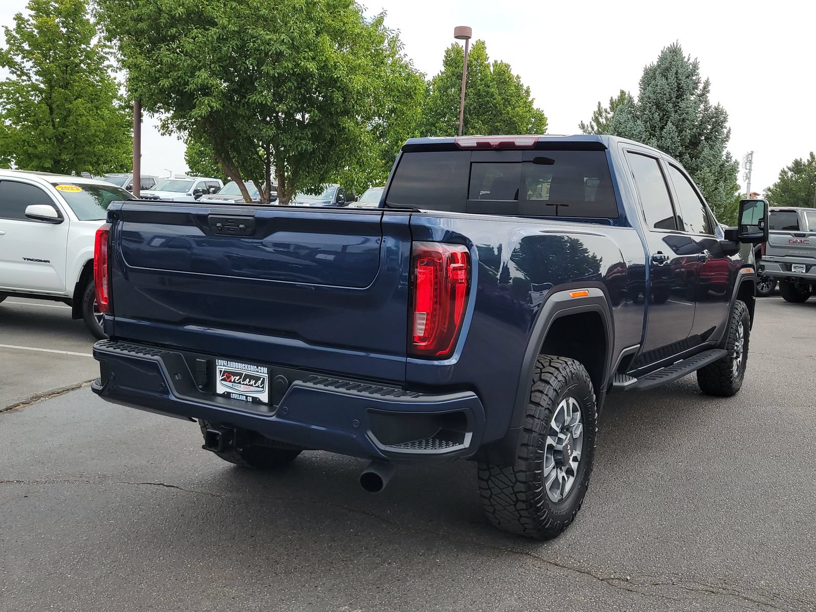 Used 2022 GMC Sierra 2500 AT4 w/ AT4 Preferred Package AWD/4WD image 3