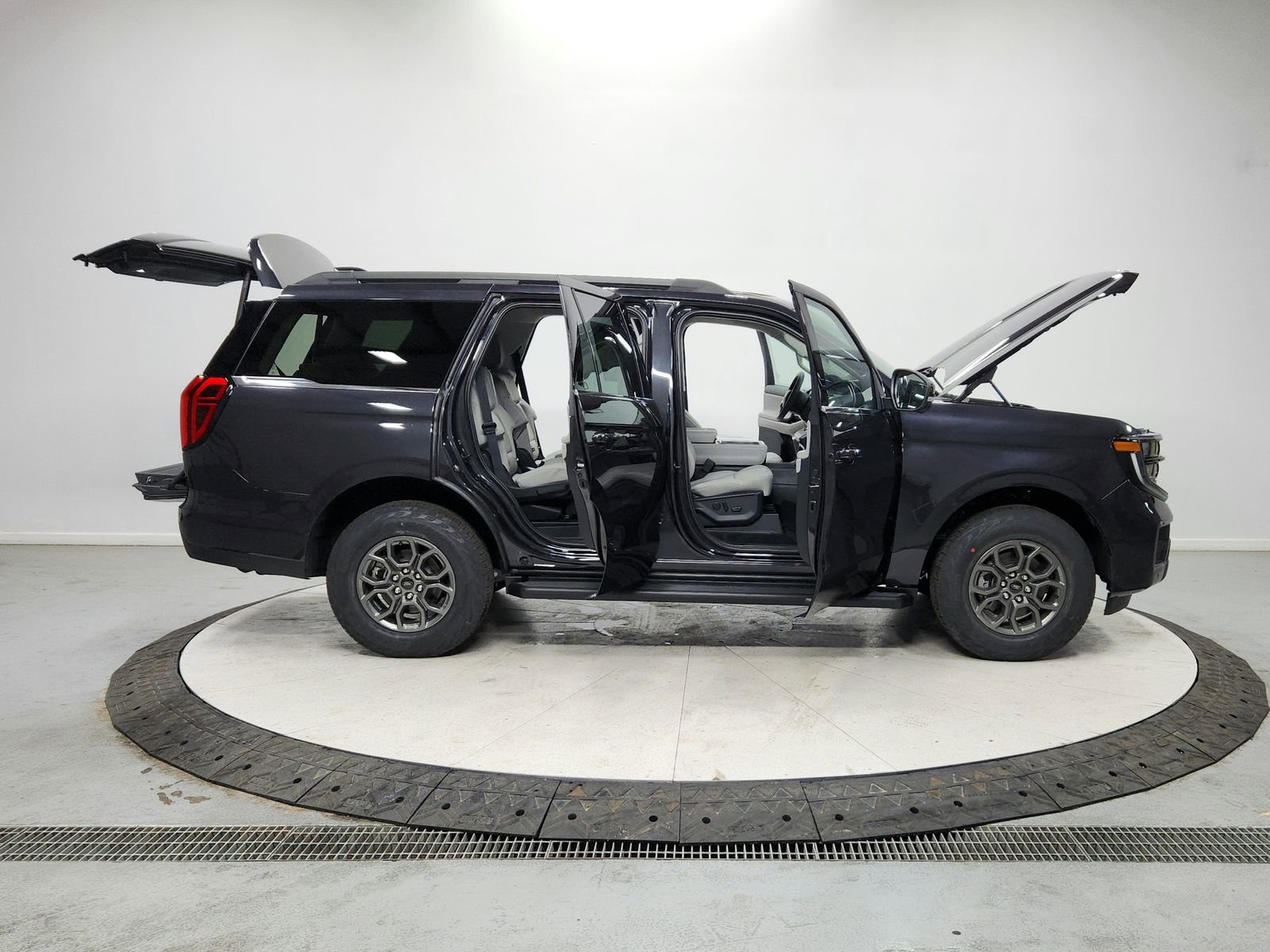 New 2026 Ford Expedition Active image 16