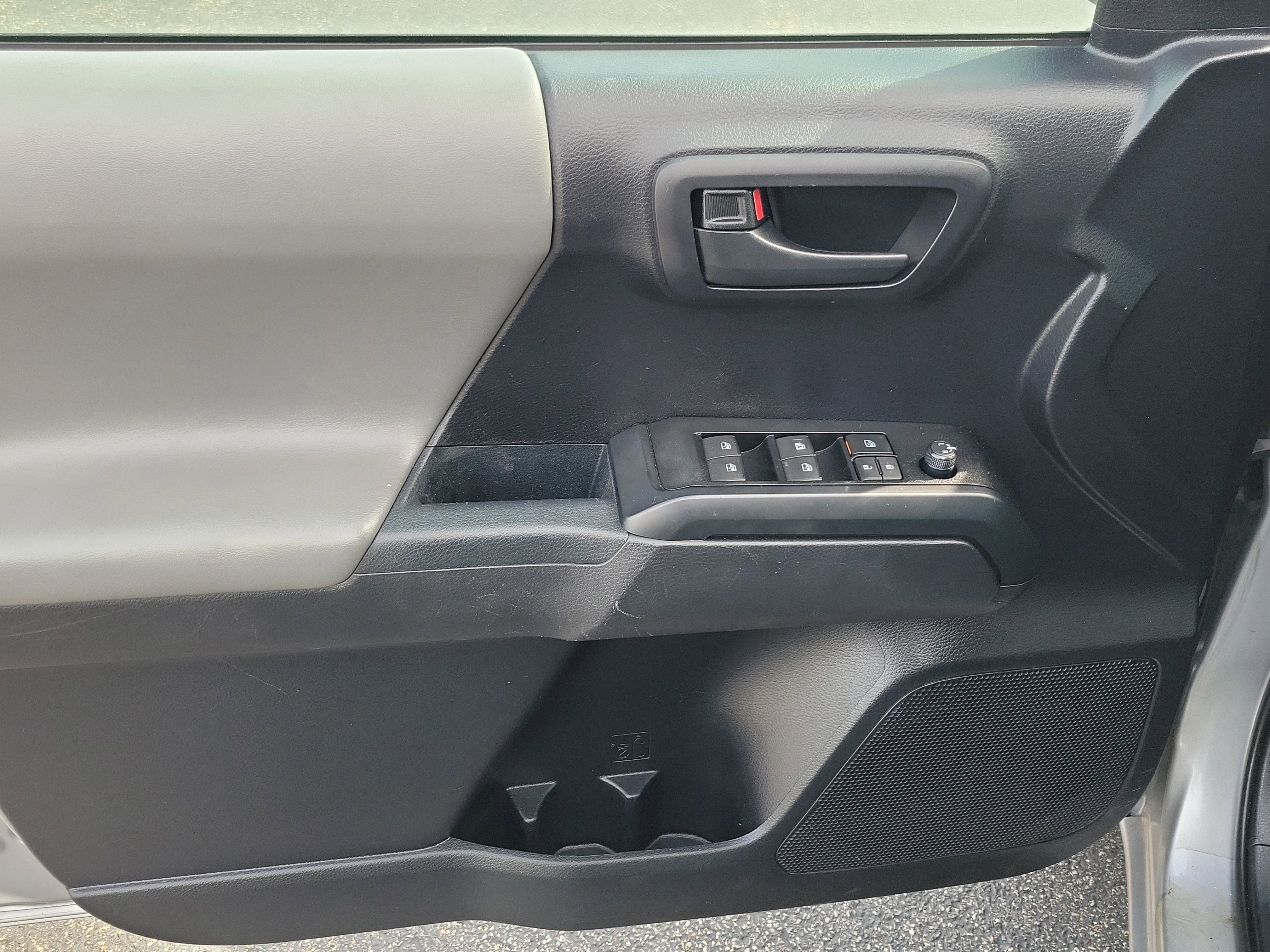 Used 2021 Toyota Tacoma SR image 17