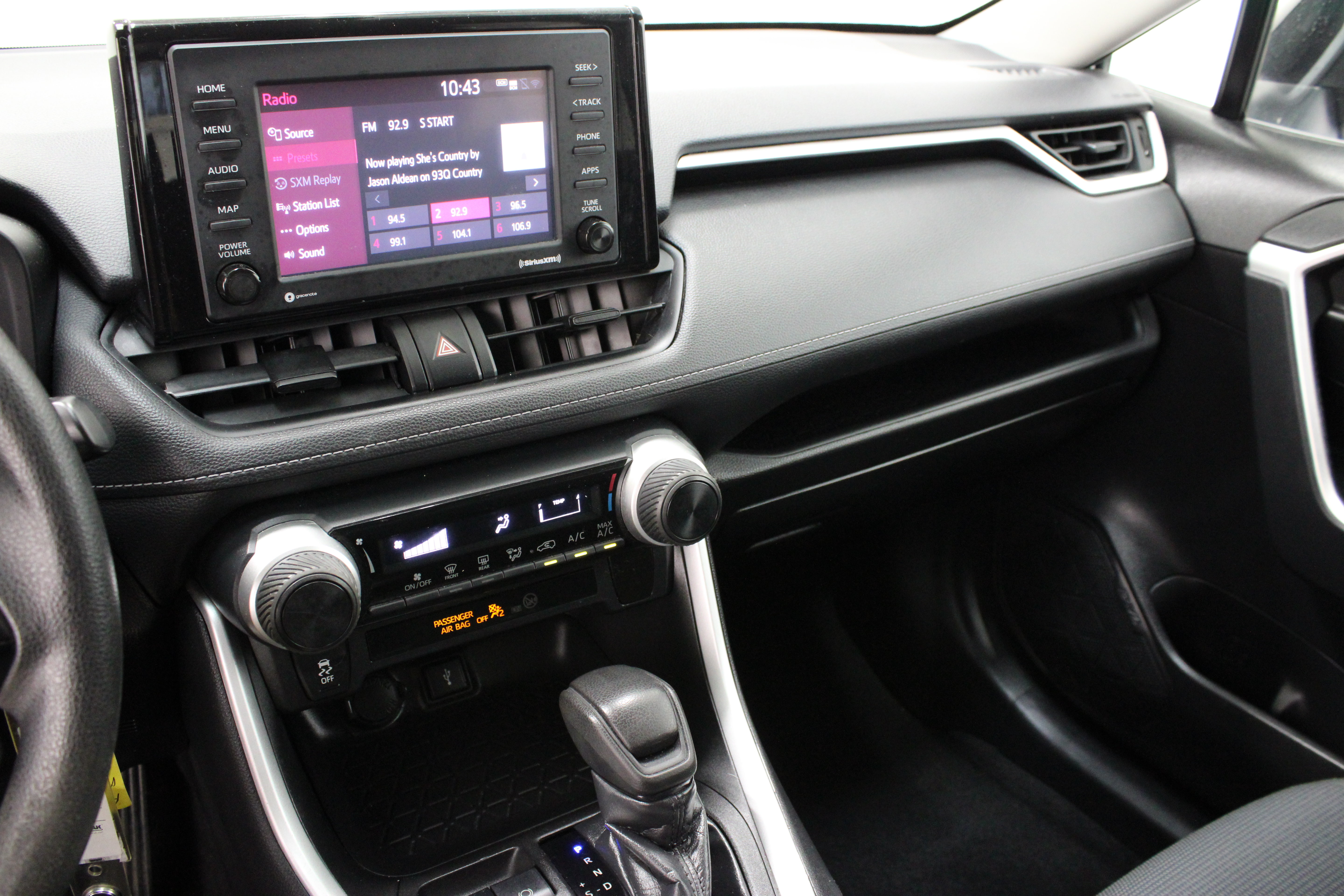 Used 2021 Toyota RAV4 LE FWD image 15