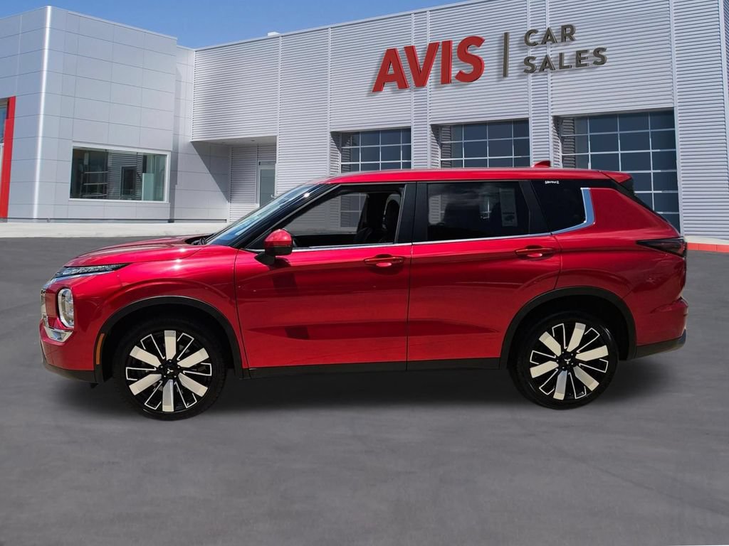 Used 2025 Mitsubishi Outlander SE FWD image 2