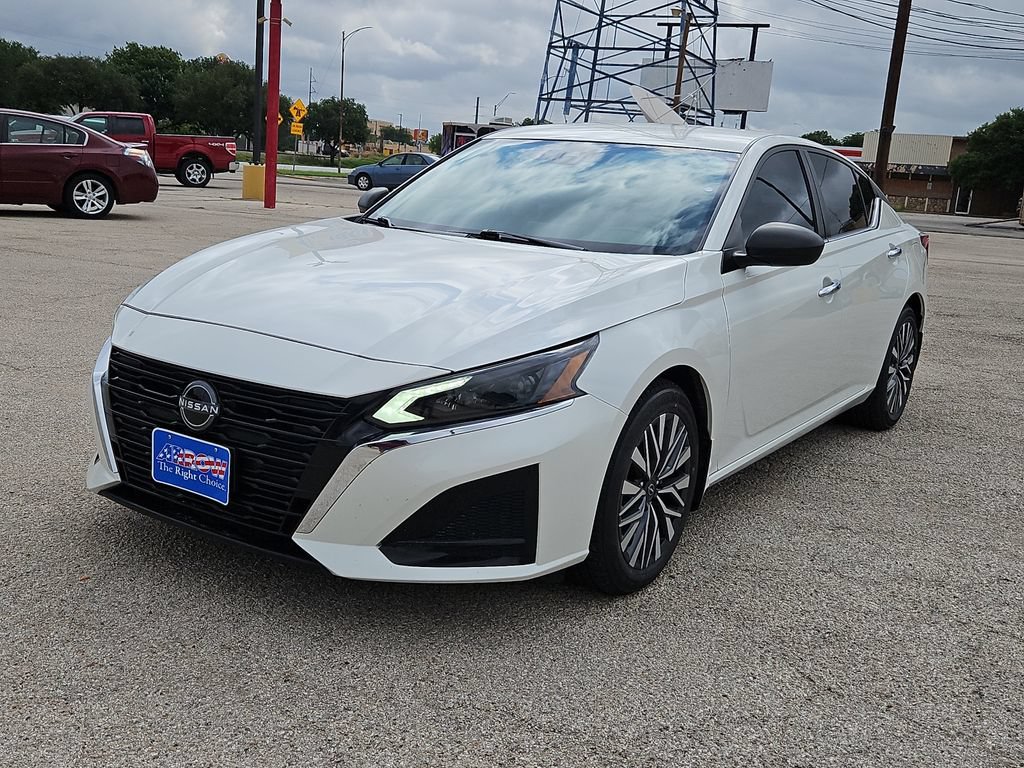 Used 2024 Nissan Altima 2.5 SV FWD image 4
