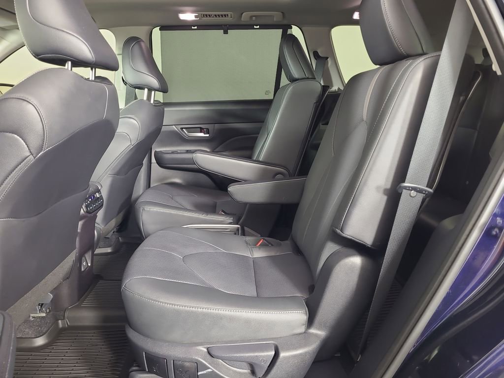 Used 2025 Toyota Grand Highlander AWD image 21