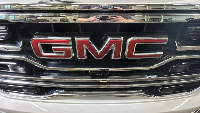 Used 2026 GMC Sierra 1500 SLT w/ SLT Premium Plus Package AWD/4WD image 8