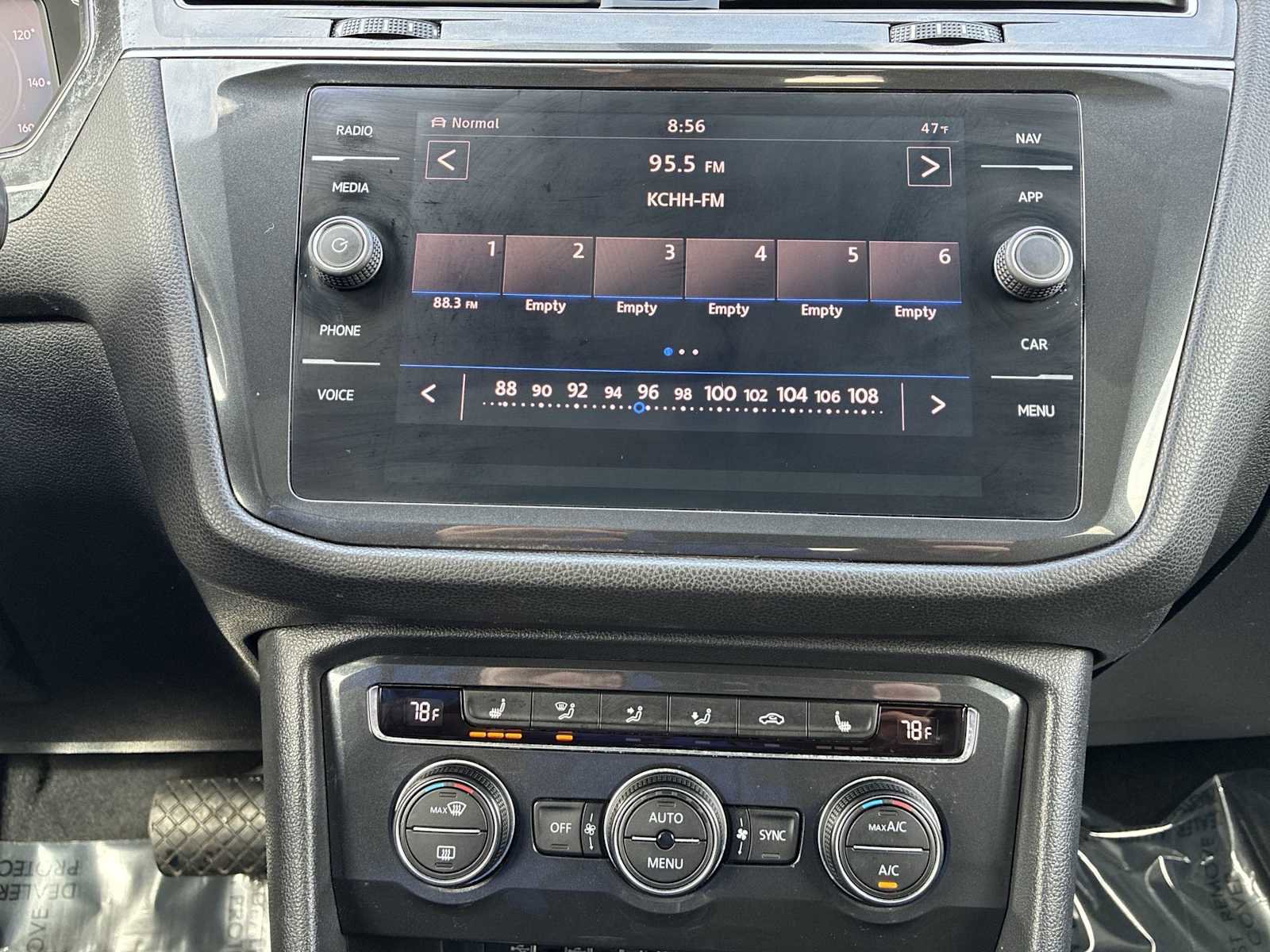 Used 2019 Volkswagen Tiguan SEL AWD/4WD image 12