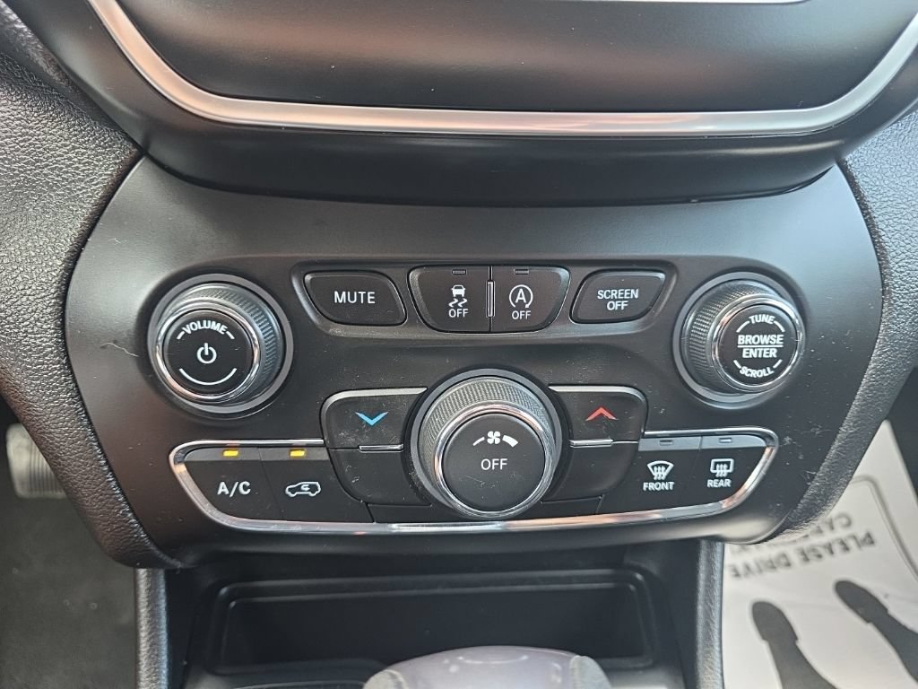 Used 2021 Jeep Cherokee Latitude AWD/4WD image 20