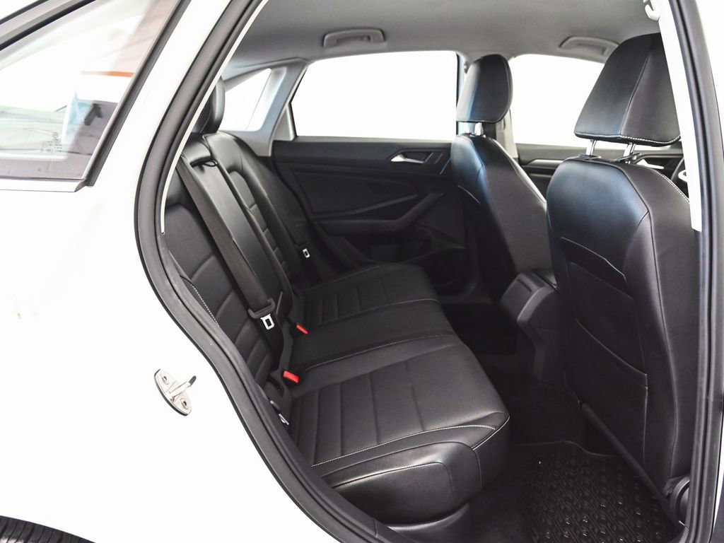 Used 2022 Volkswagen Jetta SE FWD image 17
