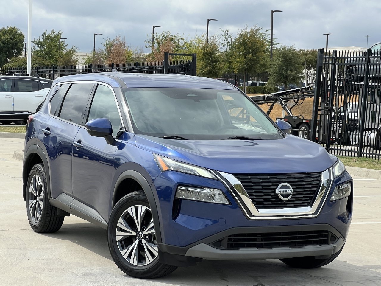 Used 2021 Nissan Rogue SV AWD/4WD image 2
