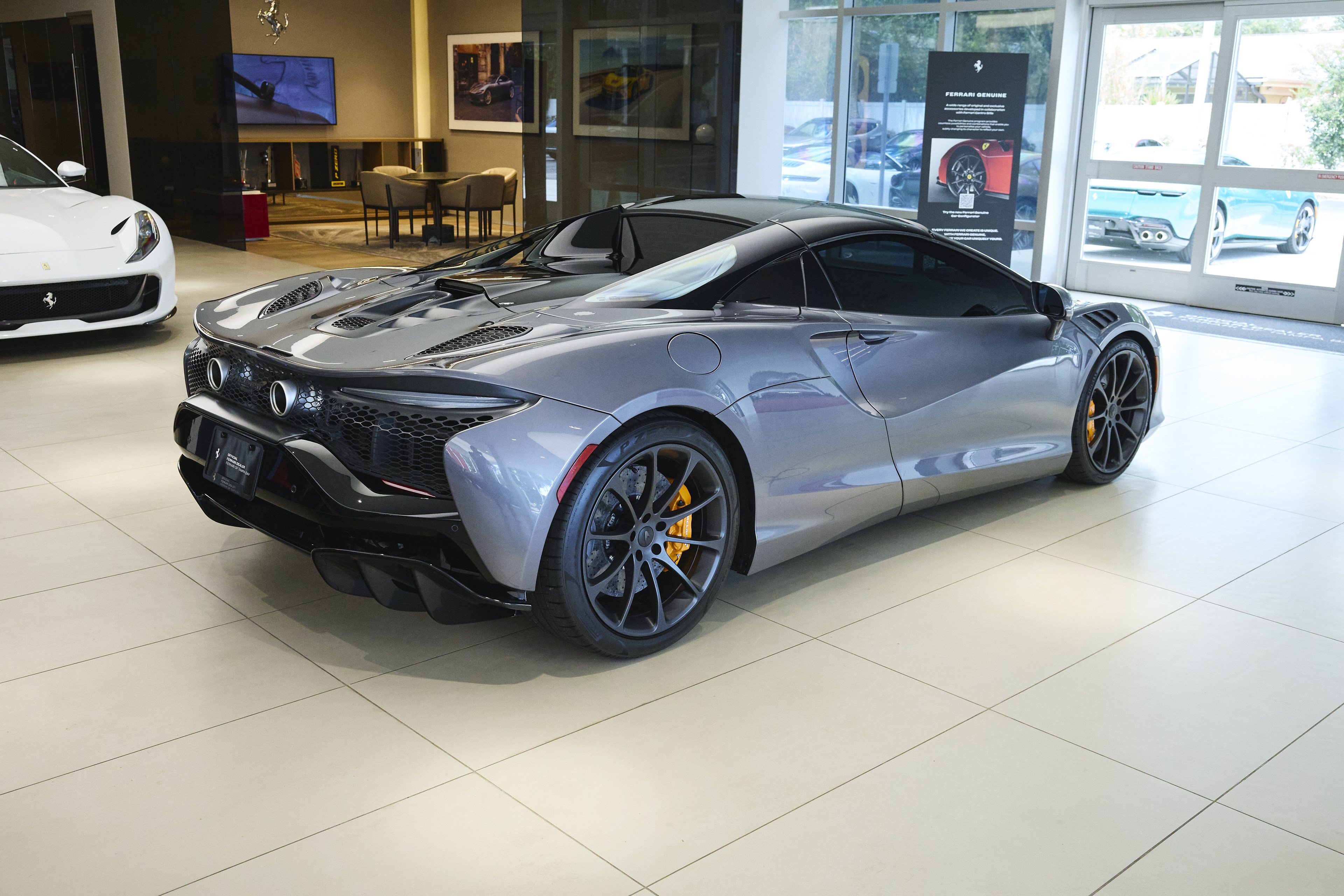 Used 2025 McLaren Artura Spider RWD image 27