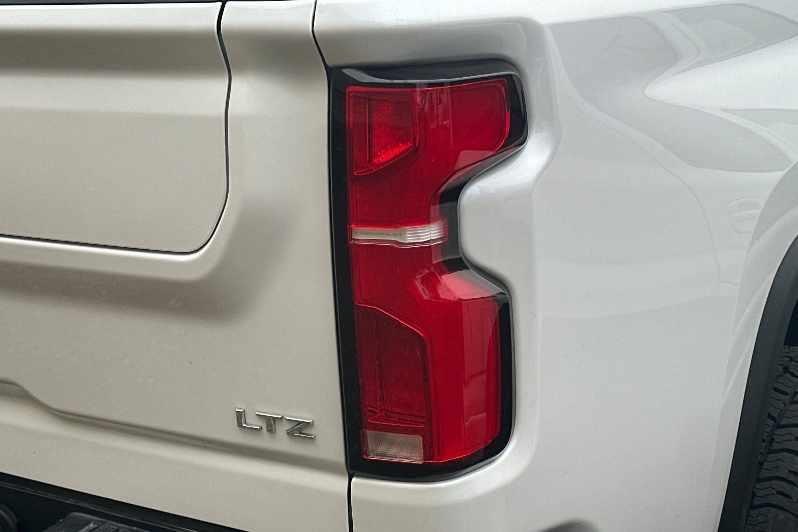 Used 2024 Chevrolet Silverado 2500 LTZ w/ LTZ Premium Package image 6