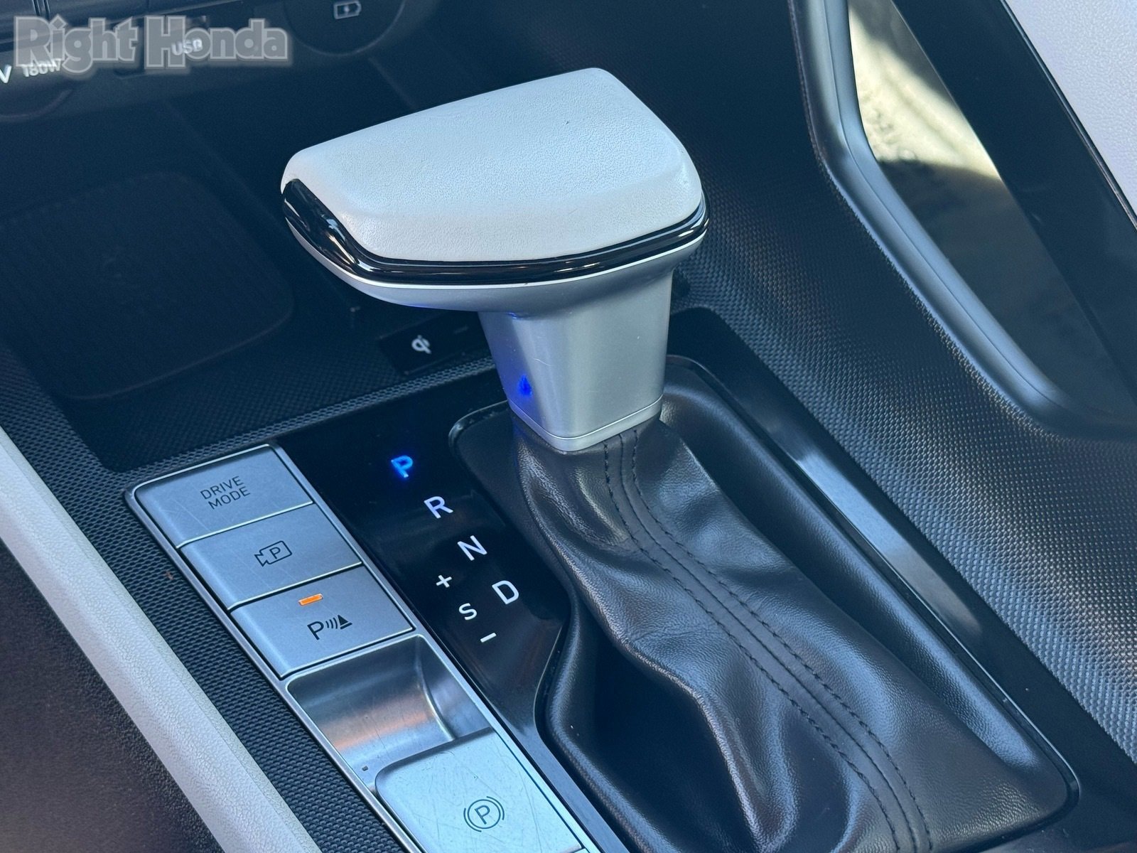 Used 2024 Hyundai Elantra Limited image 24