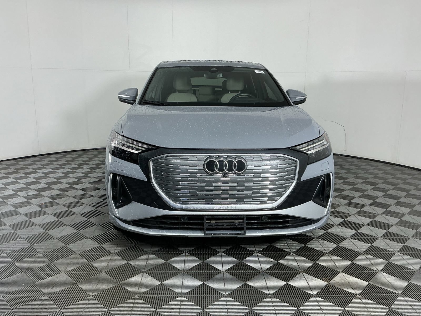 Used 2023 Audi Q4 e-tron Prestige AWD/4WD image 2