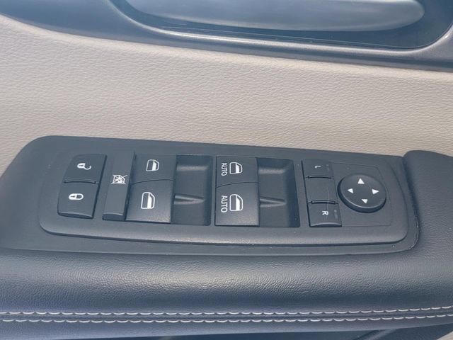Certified 2024 Chrysler Pacifica Touring-L FWD image 30
