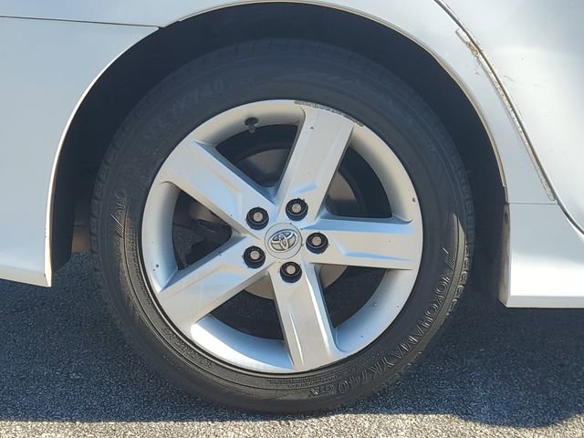 Used 2014 Toyota Camry SE w/ Moonroof Package image 6